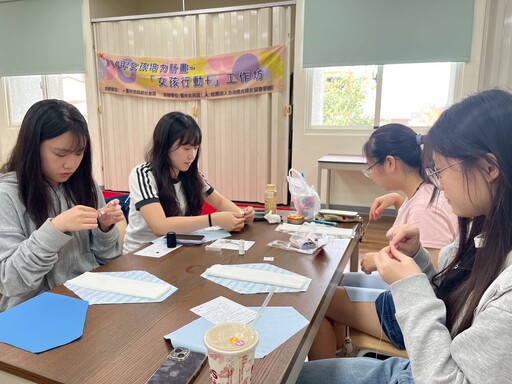 月經平權護健康 台中女孩手作布衛生棉送愛到非洲