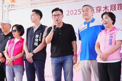 中市「穿木屐躦鯪鯉」千人踩街慶端午 黃副市長:多元風貌傳承百年文化