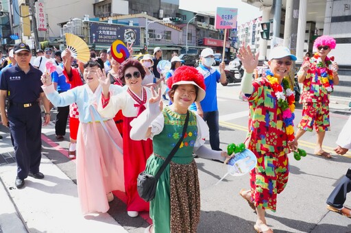中市「穿木屐躦鯪鯉」千人踩街慶端午 黃副市長:多元風貌傳承百年文化