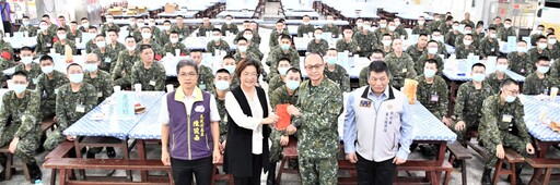 縣長如母心！王惠美赴中坑營區探視彰化役男 送上加菜金與祝福