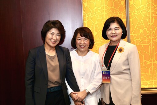 黃敏惠三度獲「五星市長」肯定 嘉義市施政滿意度全台第二