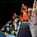 漁船擱淺燭台嶼驚魂 海巡深夜成功救援47人