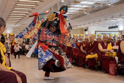 首屆台灣薩嘎達瓦「佛誕西藏宗教文化藝術節」登場 仁波切雲集齊誦祈願世界和平