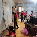 新北市金屬門窗公會總動員 為淡水山區阿嬤修繕舊屋 阿嬤感動落淚