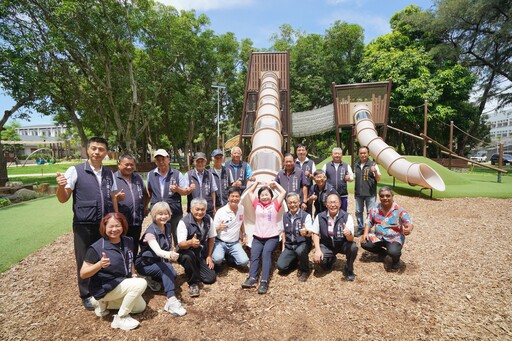 夏日避暑新去處！ 建設局長視察后里森林公園「搖籃遊戲場」遮陽設施