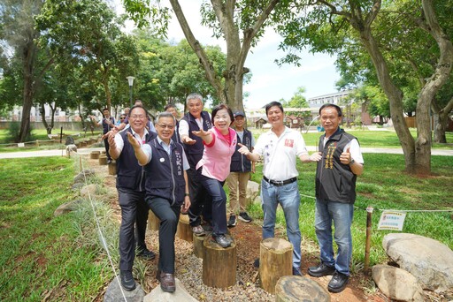 夏日避暑新去處! 建設局長視察后里森林公園「搖籃遊戲場」遮陽設施