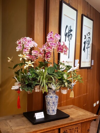 中壢圓光禪寺文教公益課程成果暨佛學院書畫聯展茶會 融合茶禪與花藝