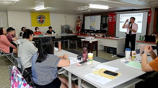 中市勞工局培訓15名視力協助生力軍 即刻為視障就業者服務
