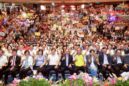 新北市府表揚模範公務人員暨績優人員 侯友宜感謝同仁辛勤付出