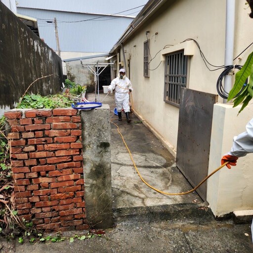 昨旗津污水爆管致住戶淹水 高市府與國軍協力 今出動百人協助住戶復原家園