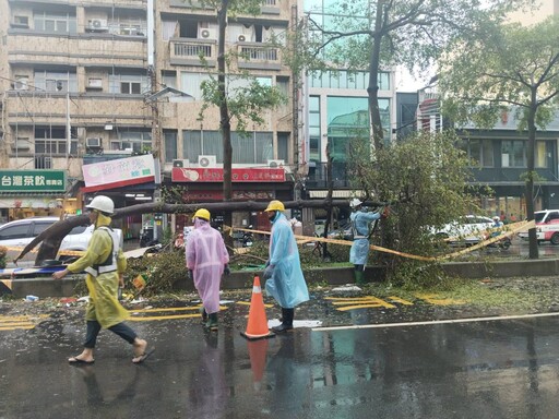 嘉義市府啟動四階段災後復原行動 全市主要幹道已恢復通行