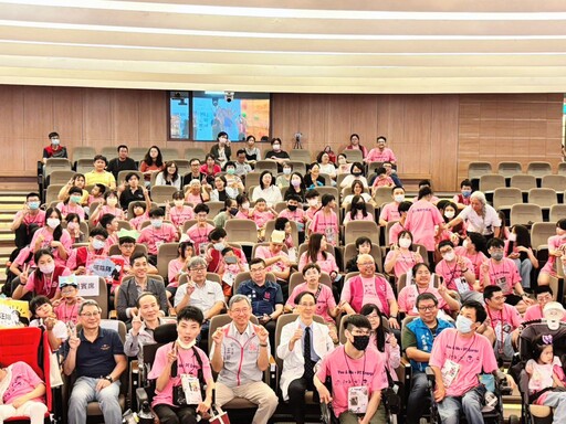 嘻皮天使親子成長營桃園長庚熱鬧登場 王明鉅、劉仲成與小朋友同樂