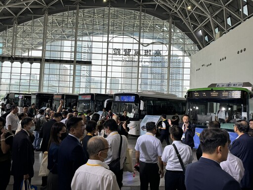 嘉義市區公車全面電動化 台灣氫能與電動大客車淨零移動論壇獲表揚