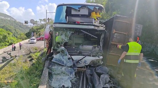 萬里大貨車撞客運釀死傷 謝國樑致電慰問並指示全力關懷協助