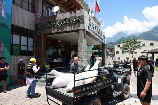 高市府送暖原鄉 陳其邁今日親赴桃源北三里送整豬