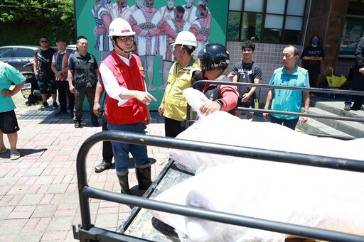 高市府送暖原鄉 陳其邁今日親赴桃源北三里送整豬