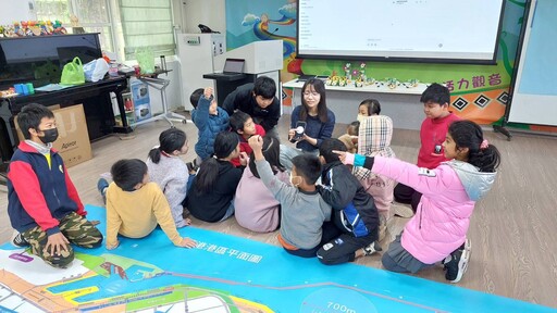 臺灣港埠協會 交通部航港局及高雄港務分公司攜手送AI到花蓮 原鄉學童用科技玩出藝術新想像
