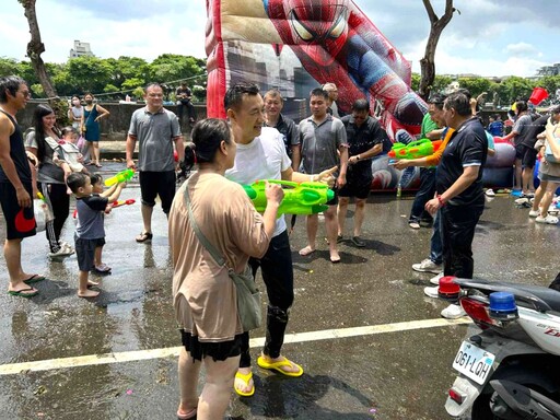 中市太平潑水節親子水戰樂翻天 鄭副市長:打造親子共遊夏日盛典