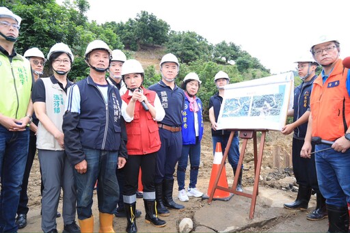 連日豪雨致台中霧峰暗坑巷災損 盧市長親赴關心搶修進度:全力保障市民安全