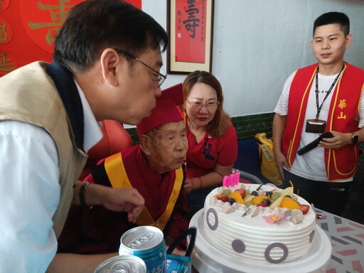 高雄市榮服處攜手華山基金會 溫馨百歲祝壽致敬英雄