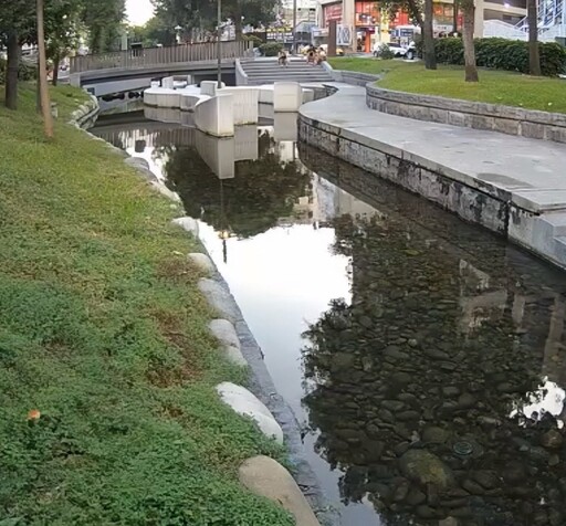 綠川水岸融合人文生態 河岸環境優美邀市民周末漫步
