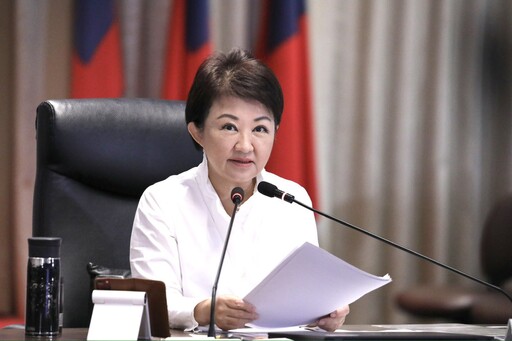 以「台中公園湖心亭」為設計主軸 盧市長宣布:「台中新市旗」出爐!