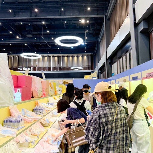新光三越高雄左營店即日起至9/28最強韓流盛事 SEVENTEEN官方角色快閃店 《MINITEEN HOUSE PARTY》移師高雄