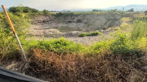 「美濃社區中心驚現巨坑直逼住家」 濫挖加回填廢棄物 地下水疑遭污染居民恐喝毒水 呼籲檢調、政府立即全面介入