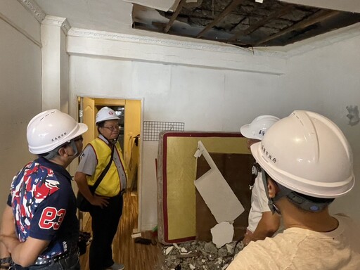 基隆正榮街民宅天花板剝落 市府會勘判定老舊鋼筋鏽蝕