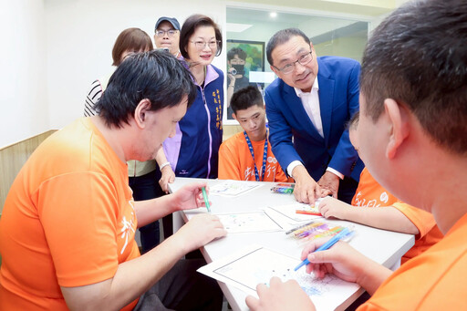 新北第19家身障日照中心啟用 侯友宜宣布115年起試辦身障照顧久任獎勵