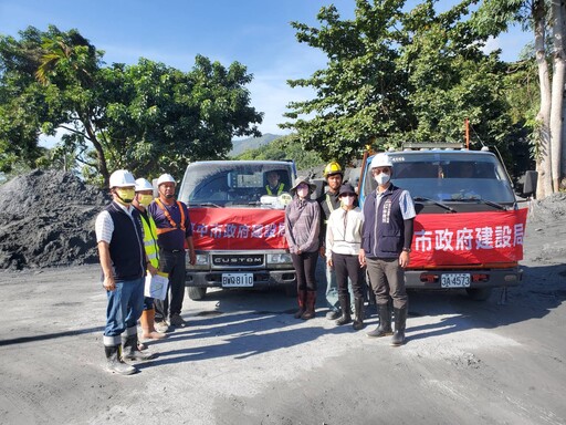台中隊續馳援花蓮！ 中市府救災團員舉家入志工「鏟子超人」行列 義舉當地民眾動容