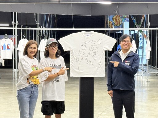 2025 高雄設計節把高雄變潮牌 開幕日陳其邁現場創作高雄潮T