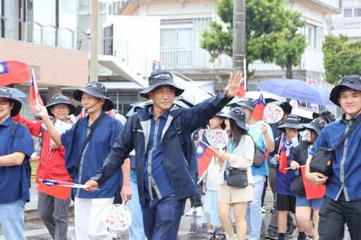 石垣島祭大遊行 蘇澳鎮訪團持國旗列首團貴賓進場