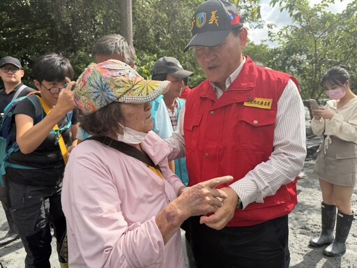 堰塞湖溢流泥流襲村致損害 季連成花蓮勘災慰問受災居民