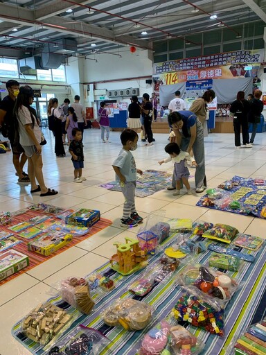 七星區居家托育中心感恩活動市集 保母以遊戲闖關提醒家長並指導育兒撇步