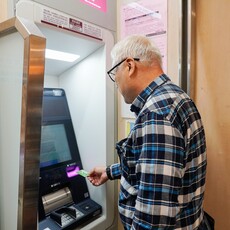 普發現金 守護長者不被騙 新北社福警政聯手 到宅防詐宣導