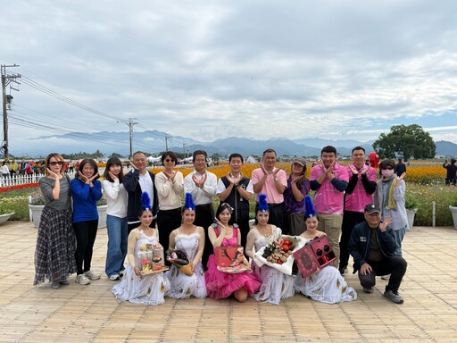 花海花毯節人氣旺、在地特產500條杏鮑菇香腸免費送 橘色波斯菊、紅色百日草、本週大爆發