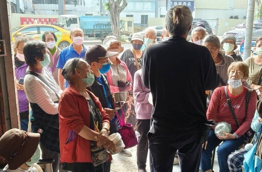 感恩節傳善意 人安基金會助街友安心領普發金