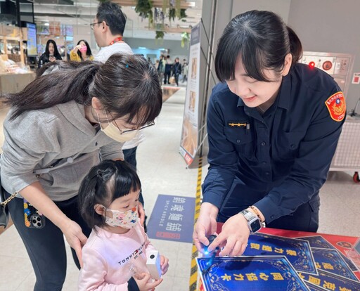 國際防暴日宣導 北市警授「3秒環境掃描、90度脫離」自保術