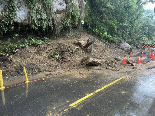 基隆暖暖邊坡坍方落石頻仍 工務處吊掛勘察防災