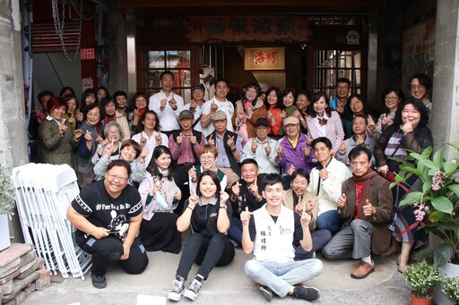 嘉義朝海裱畫店慶95週年 傳承四代工藝成街角館亮點