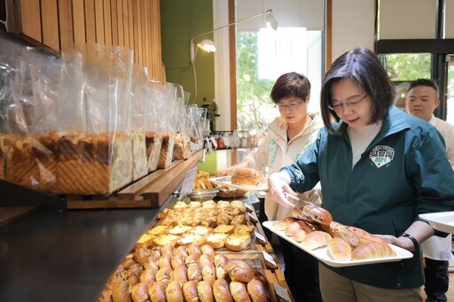 蔡英文空戰助選林志潔 手作麵包支持在地產業