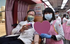 挽袖捐血助人利己！新竹台大分院響應捐熱血解血荒