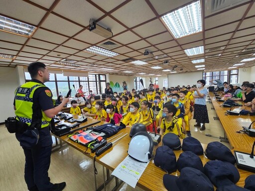 吳興國小信義警分局波麗士體驗 保護意識及教育從小紮根