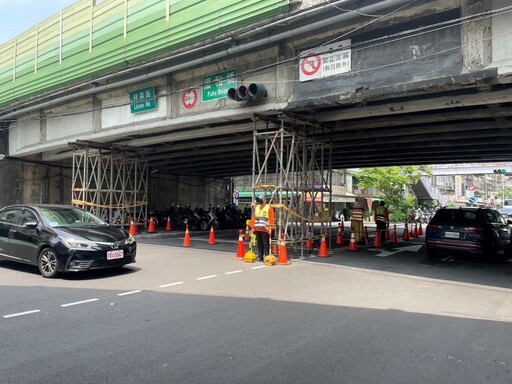 超高車撞毀主梁 福和橋緊急封閉往台北上橋外側車道