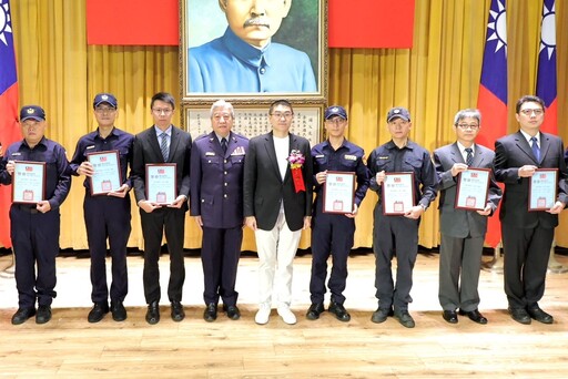 基隆市警察局辦理警察節慶祝大會暨惜物義賣活動 市長謝國樑表揚績優員警肯定市警局的表現與努力