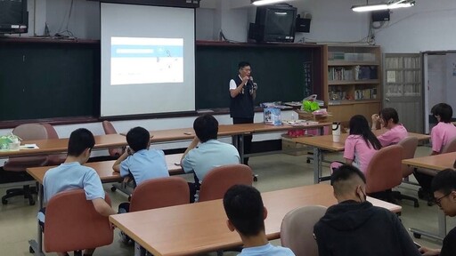 暑假將屆 提醒學生勿當車手 基警前往校園宣導詐騙新知