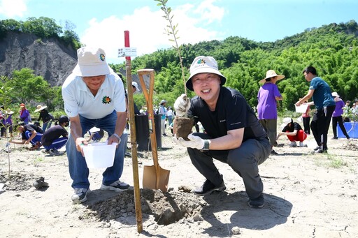 日月光守護臺灣山林 7年種下近13萬棵樹苗