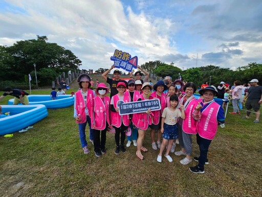 夏天來臨快來海天公園戲水降溫 基二警至現場攜手大小朋友一同反詐騙