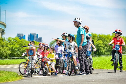 練習挑戰騎乘技巧 新北河濱Fun心騎單車